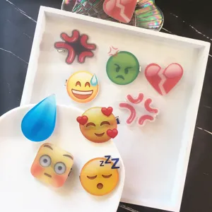 Niedliche Emoji Acryl Haarklammern Set lustige Cartoon Gesicht Haarschmuck für Mädchen