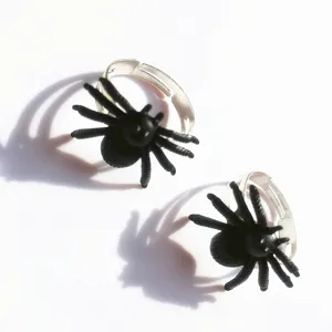 Halloween black plastic simulation spider ring party spoof gothic party jewelry accessories