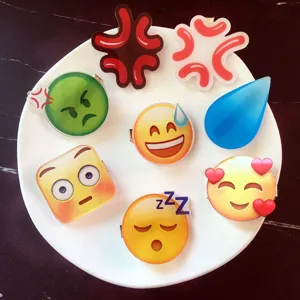 Süße Emoji Acryl Haarspangen Set, lustige Gesichtsausdruck Haarnadeln für Mädchen Damen.