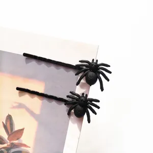 Black plastic spider hairpins, perfect for Halloween party, spooky style hair accessories.
