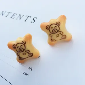 Boucles d'oreilles biscuit d'ours mignonnes faites à la main style japonais faux bijoux.