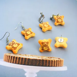 Boucles d'oreilles biscuit d'ours mignon, bijoux de simulation de nourriture en résine douce.