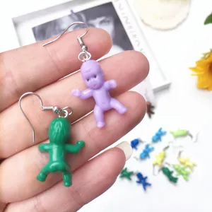 Kreative handgemachte süße Baby-Puppen-Ohrringe, lustige bunte Neuheit Ohrhänger für Damen Alltag.