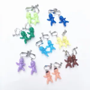 Süße bunte Miniatur Baby Puppe Clip Ohrringe ausgefallener Trend Modeschmuck Damen