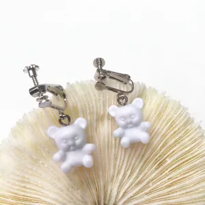 Süße weiße Bären Clip Ohrringe im japanischen Stil für nicht durchstochene Ohren.