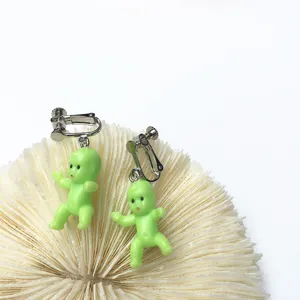 Handgefertigte grüne Baby Puppen Ohrringe süße und ausgefallene Ohrclips für Damen