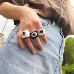 Trendig Acryl Harz Eckig Ring Punk Stil Augapfel Puppe Wimpern Breit Band Fingerring Personalisiert Kreativ Augapfel Ring Geschenk Für Herren Damen Schmuck