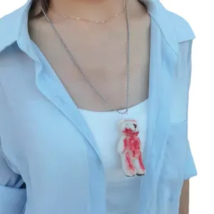 Alternatieve bloedige teddybeer hanger ketting, Y2K Harajuku stijl schattige pluche charm.