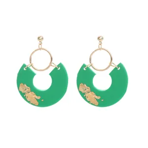 Grüne geometrische Ohrringe mit Blattgold, trendige Harz-Baumlohrringe für Damen im Alltag.