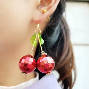 Rote Kirsche Ohrringe süße facettierte Perlen hängende goldene Metall Schmuck Geschenke