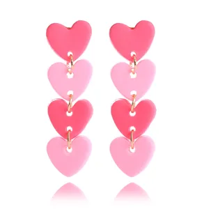 Süße rosa mehrschichtige Herz-Ohrringe für Damen, stilvolle weiche Ton-Hängeohrringe.
