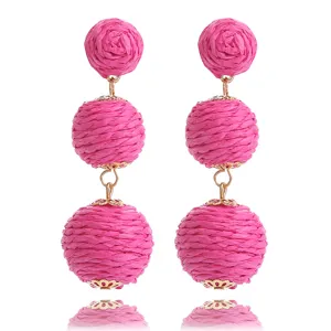 Handgemaakte roze rafia bal oorbellen lange zomer strand stijl bungelende oorbellen