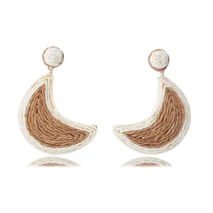 Pendientes de media luna tejidos estilo resort de playa de verano para mujer, elegantes de ratán.