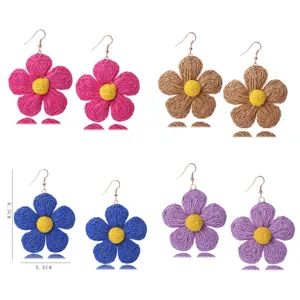 Pendientes colgantes de flores de paja tejida a mano estilo bohemio bonitos para mujeres verano