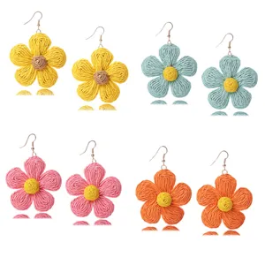 Pendientes colgantes de flores de paja tejida boho vacaciones playa joyería multicolor