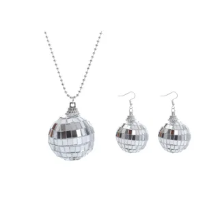 Set di gioielli con sfera da discoteca retrò anni '70 con collana e orecchini specchiati.