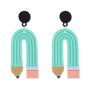 Süße Polymer Ton Bleistift Ohrringe, grünes Bogen Design, perfektes Detail Accessoire für Schüler.