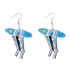 Ausgefallene Punk Skelett Dämon Ohrringe mit blauem Sternen Mond Design für alternativen Look.