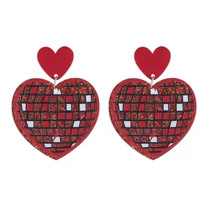 Retro rote Herz Disco Kugel Acryl Ohrringe für 70er 80er Party Statement Schmuck.