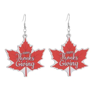 Herbst Ahornblatt Holz Ohrringe Detailansicht, Thanksgiving Festtags Schmuck Zubehör.
