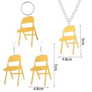 Detailaufnahme des Mini-Klappstuhl Acryl Schmucksets mit präzisen Maßangaben und Details.