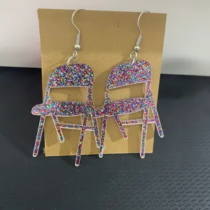 Boucles d'oreilles chaise pliante acrylique pailletee bijoux fantaisie originaux