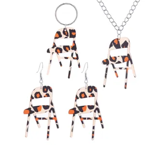 Kreatives Klappstuhl Anhänger Schmuckset mit trendigem Leopardenmuster Design für Damen Mode.