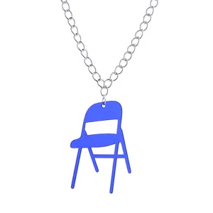 Modische blaue Acryl Faltestuhl Anhänger Halskette mit silberner Kette, moderner Stil.