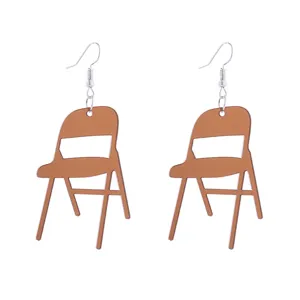 Acryl Klappstuhl Ohrringe, braune Mini Stuhl Ohrhänger, lustige Mode Schmuck Accessoires.