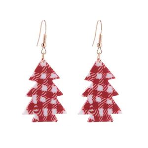 Weihnachtsbaum Ohrringe mit rot-weißem Karomuster und goldenen Haken für festliche Feiertage.