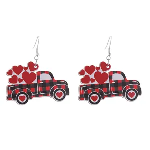 Valentinstag Holz Ohrringe mit rot schwarzem Karo Laster und roten Herzen für Damen Party.