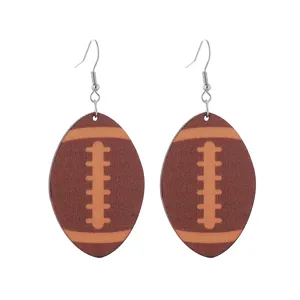Boucles d'oreilles pendantes ballon de football américain en bois, style sportif.