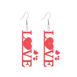 Rote Acryl LOVE Buchstaben lange Ohrhaenge mit Herz Uhr Design Mode Schmuck fuer Damen.