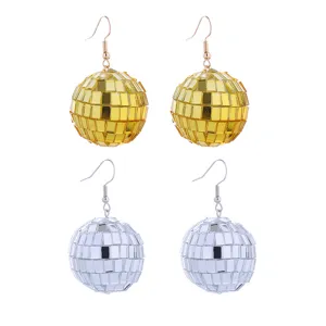 Orecchini sfera disco anni 70 retrò, pendenti con pallina specchiata lucida per festa e moda.
