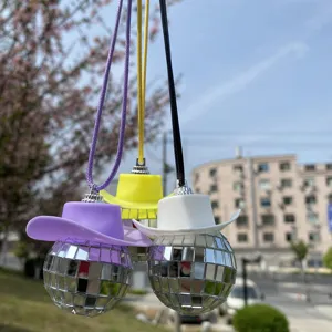 Auto Rückspiegel Hängeornament Disco Spiegelkugel mit süßem Cowboyhut Dekoration