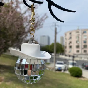 Disco Kugel Auto Rückspiegel Anhänger mit weißem Cowboyhut Schlüsselanhänger Deko