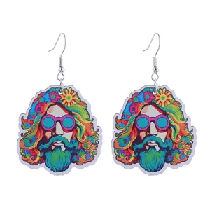 Retro psychedelische Hippie Holz Ohrringe mit buntem Kunstdruck und Metall Haken Design.
