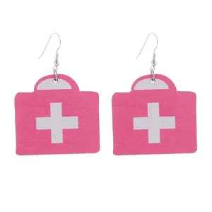 Orecchini pendenti in legno a forma di cassetta medica rosa con croce bianca, gioielli infermiera.