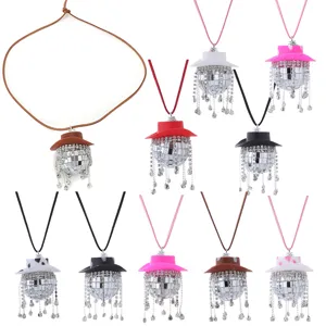 Pinker Cowgirl Hut Disco Kugel Auto Rückspiegel Anhänger Retro Western Spiegelkugel Ornament Strass Disco Kugel Auto Anhänger Innendekoration Geschenk