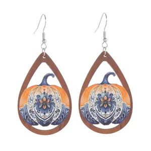 Herbst Erntedank Holz Tropfen Ohrringe mit elegantem blauem Blumen Kürbis Print Design.