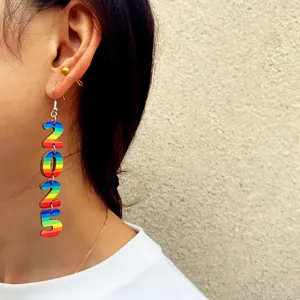 Bunte hölzerne Nummer 2025 lange Hängeohrringe für Neujahrsfeier Mode Damen Stil