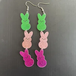 Osterhase Glitzer Acryl Ohrringe, süße dreifache Kaninchen Hängeohrringe für Damen Festival Party Ohrschmuck.