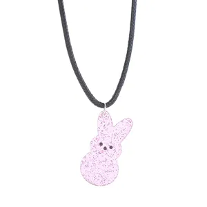 Rosa glitzernde Acryl Ostershase Anhänger Halskette mit schwarzem Kordelband Schmuck