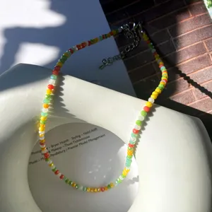 Bunte Glas Kristall Perlen Choker Halskette Detailansicht sommerlicher Modeschmuck