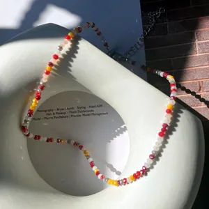 Bunte Kristall Perlen Choker Halskette fuer Damen, stilvoller Sommer Mode Schmuck