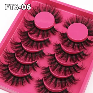 Falsche Wimpern Detailansicht, 6 Paar kurze dicke natürliche Wimpern auf rosa Tablett.