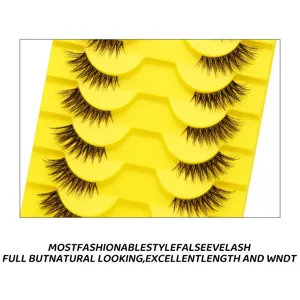Hochwertiges künstliches Wimpernset mit transparentem Band auf gelbem Tablett für Make-up.