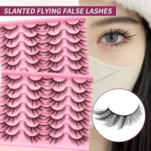 Detailansicht der geschwungenen falschen Wimpern mit dichter Lockenstruktur für makellosen Look.