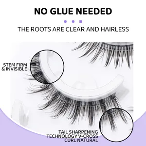 Gros plan de faux cils sans colle avec bande transparente et effet de courbure naturelle.