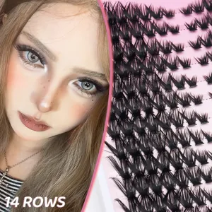 Nahaufnahme von segmentierten künstlichen Wimpern mit natürlichem Look und 14 Reihen.